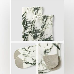 2 pairs  Floral Vine Pattern Crew Socks